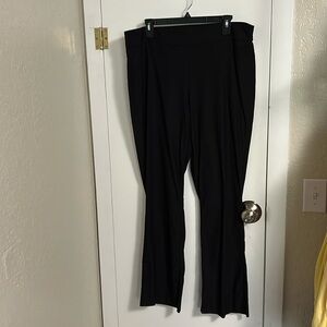 Vera Wang bootcut pull on pants